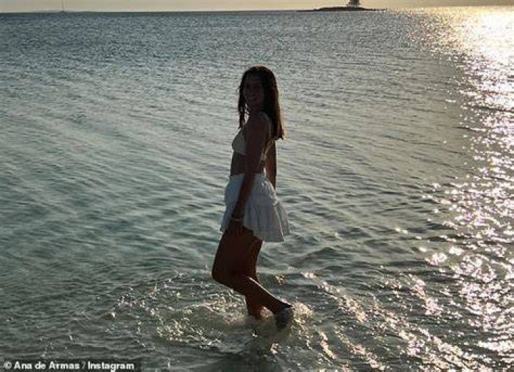 23 Ana de Armas Bikini Sizzles in These MustSee Sexy Shots!