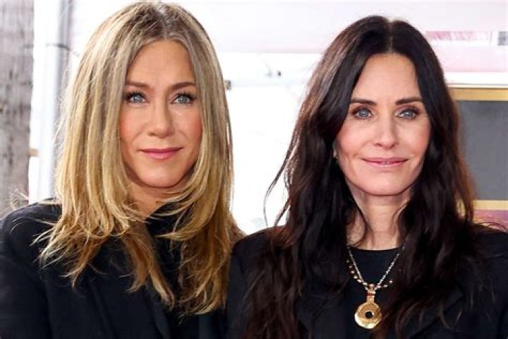 50 Cent Surprises Chelsea Handler With Sandra Bullock, Jen Aniston