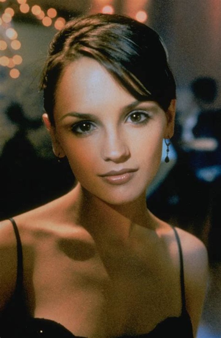 90s star Rachael Leigh Cook, 44, looks ageless in Hallmark movie Rescuing Christmas 25 years after S ·