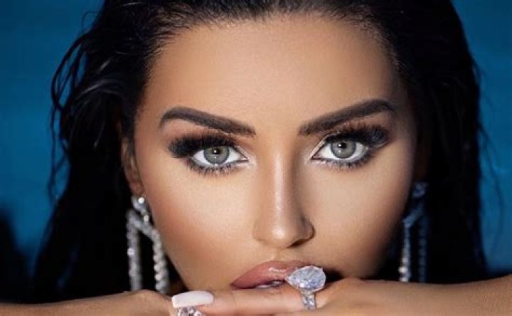 Abigail Ratchford en "dulce" fotograf&iacute;a que acalor&oacute; las redes