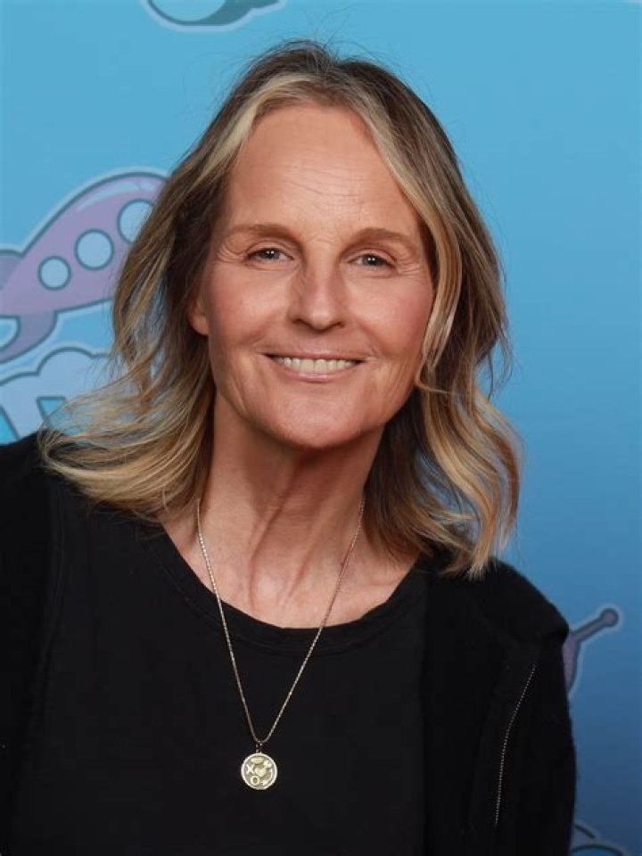 About Helen Hunt Medium