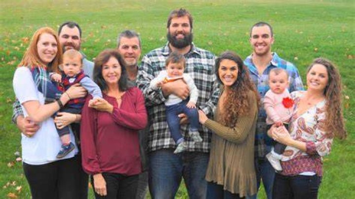 Alejandro Villanueva Height, Weight, Age, Wife, Biography & More 4 Alejandro Villanueva Family