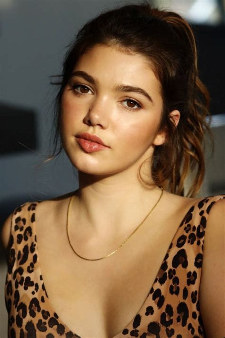 Alisha Newton Age, Net Worth, Boyfriend, Height, Parents