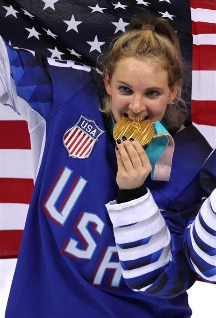 Amanda Kessel Bio, Ice Hockey Player, married, salary, net worth, wife, children, career, Facts