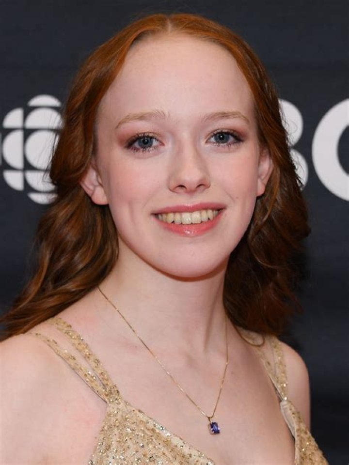 Amybeth McNulty |