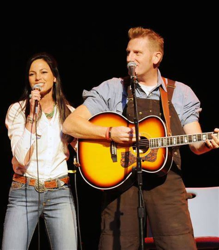 An American Country Music Singer And Songwriter, Rory Lee Feek Is With Children; His Wife Died Due t ·