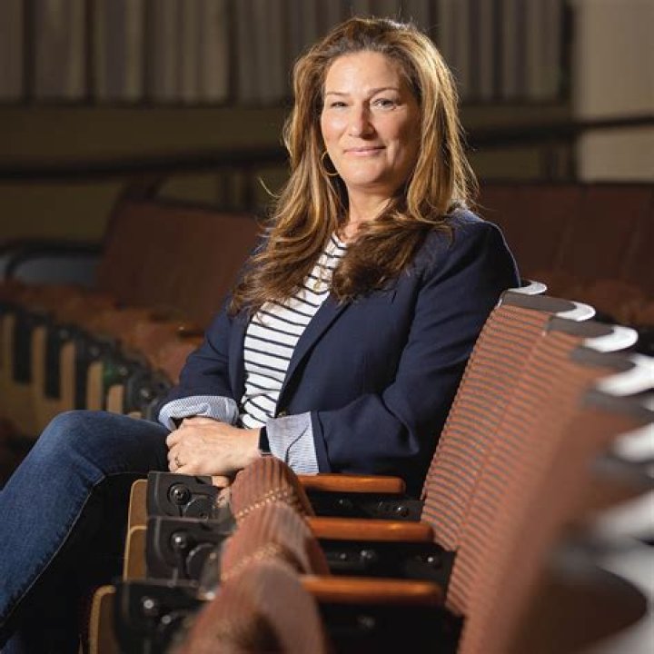Ana Gasteyer Biography, Height & Life Story Super Stars Bio