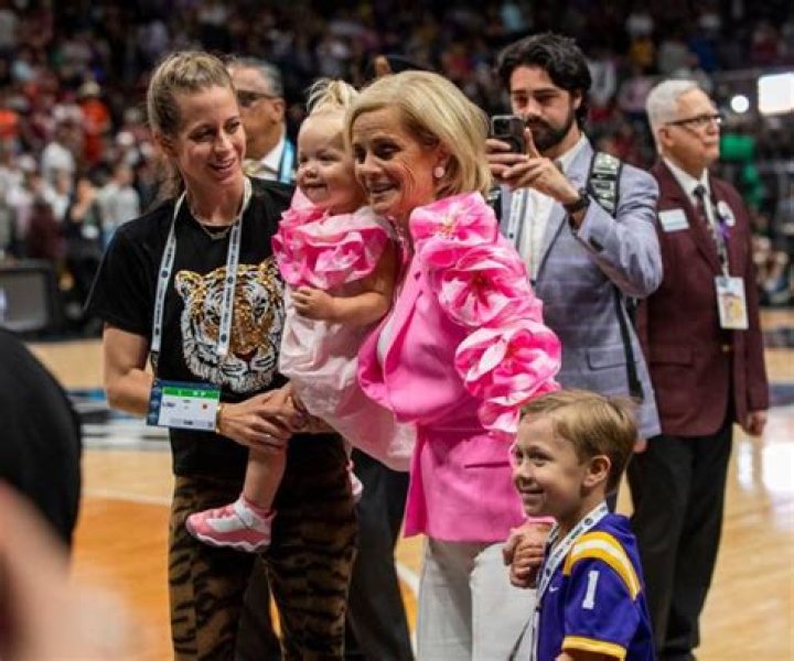 Aneesah Morrow names LSU as one of three transfer finalists LSU