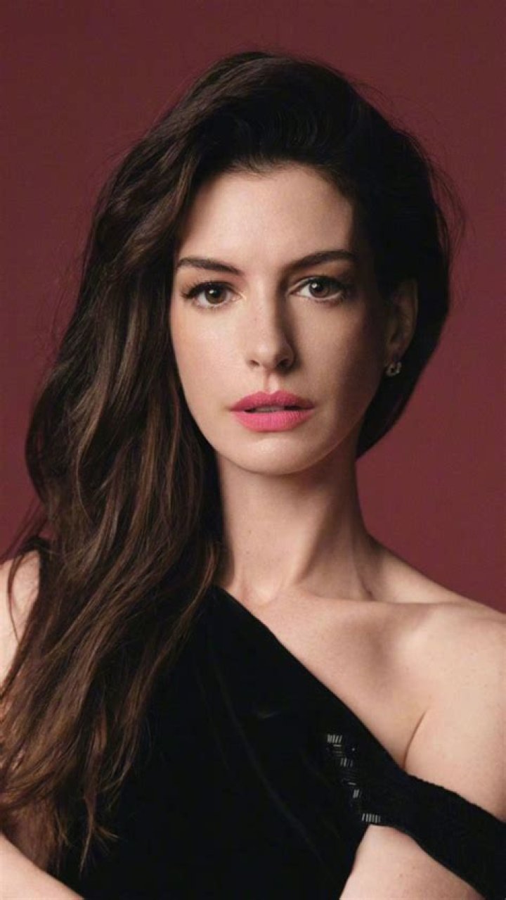 Anne Hathaway's Valentino White Wedding Dress StyleFrizz