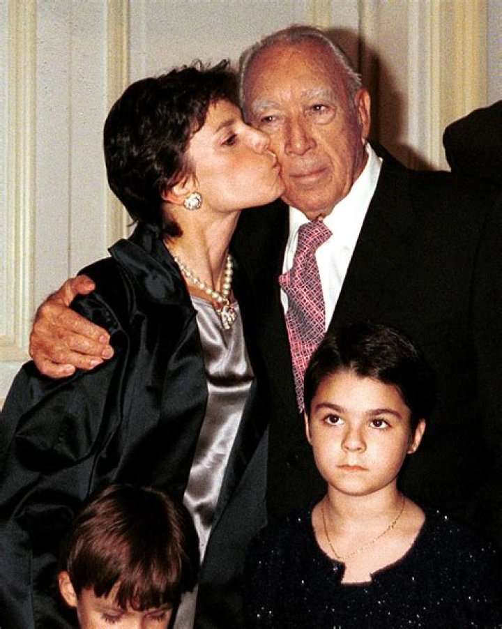 Anthony Quinn y Katherine Benvin Foto 9 de 15