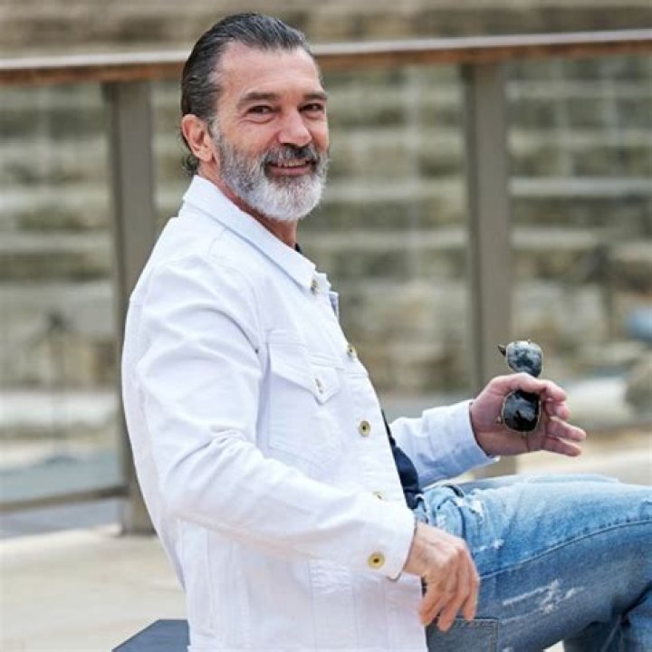Antonio Banderas celebrates birthday with girlfriend Nicole HELLO!