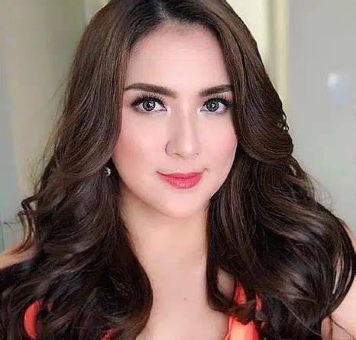 Ara Mina Wiki, Bio, Age, Net Worth, Husband, Kids, Career, Ethnicity