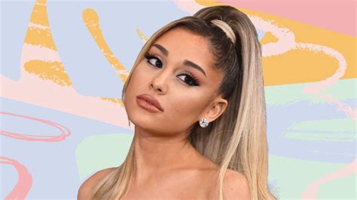 Ariana Grande Reveals Her Natural Curly Hair Without Ponytail ·