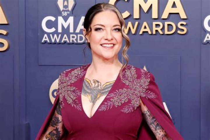 Ashley McBryde Height, Weight, Age, Body Statistics Healthy Celeb