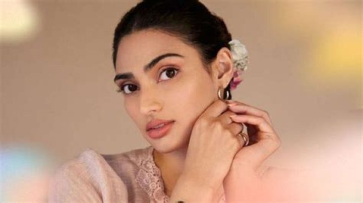 Athiya Shetty Wiki, Biography, Age, Movies, Family, Images News Bugz
