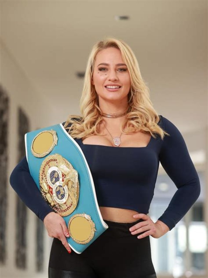 Avril Mathie r/mmababes