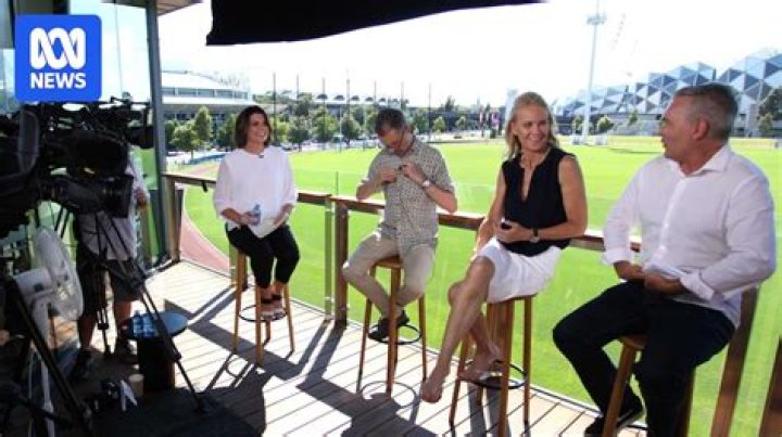 Backstory Offsiders host Kelli Underwood's journey from sports fan to