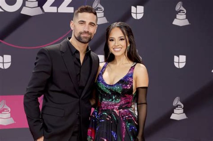 Becky G cant&oacute; a cappella una canci&oacute;n favorita de su infancia. LATIN