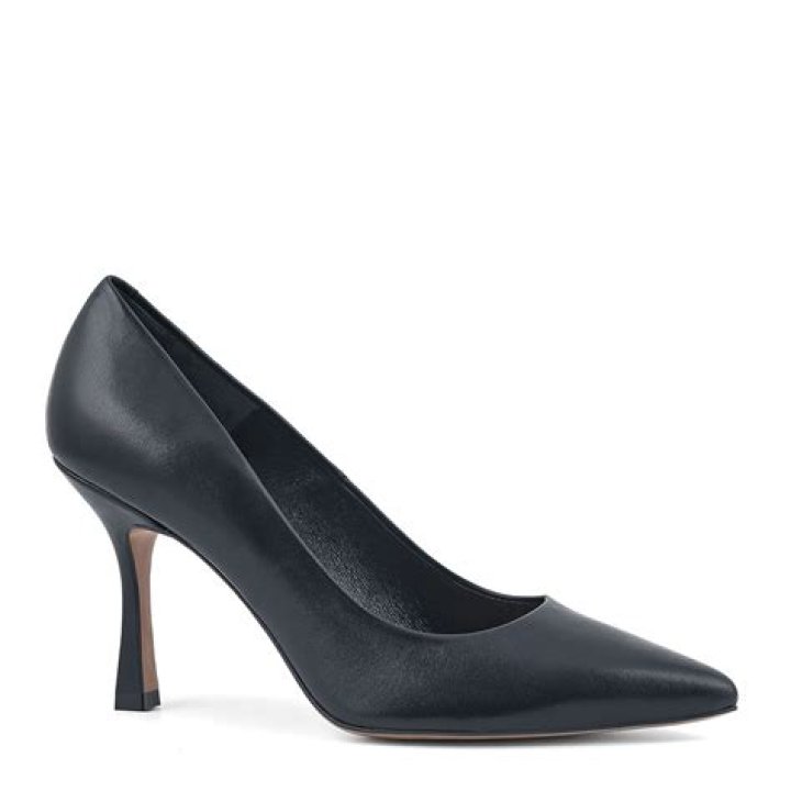Black Pumps, Raccoon-cooper