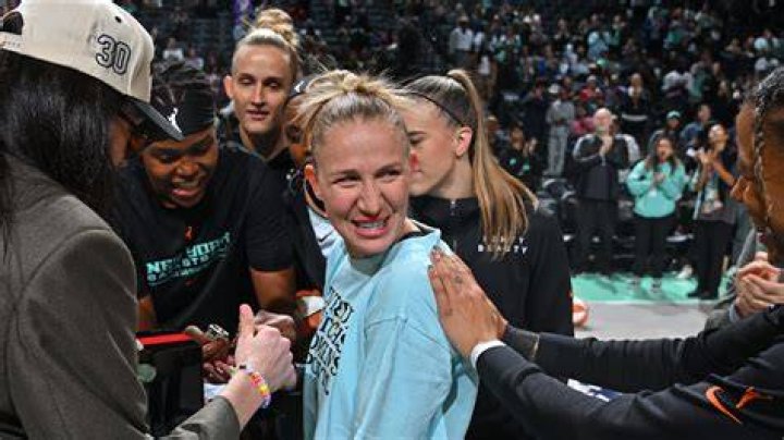Breaking Courtney Vandersloot spurns Seattle for New York