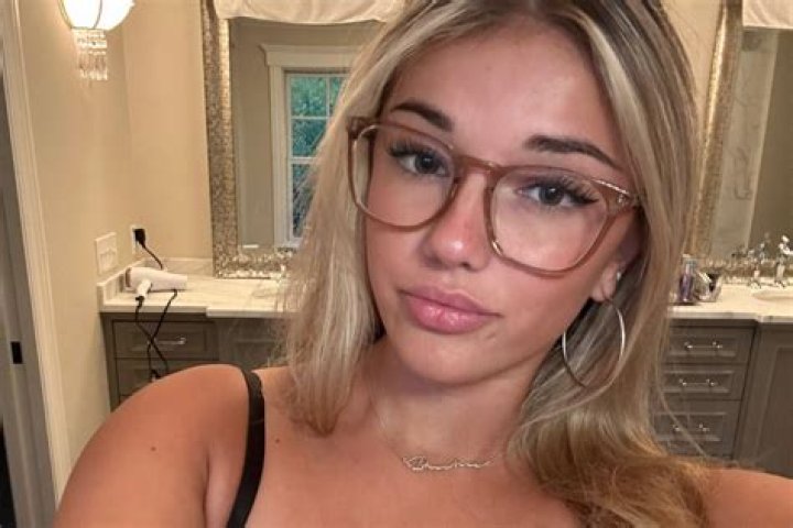 Breckie Hill Onlyfans Leak &raquo; Otaewns
