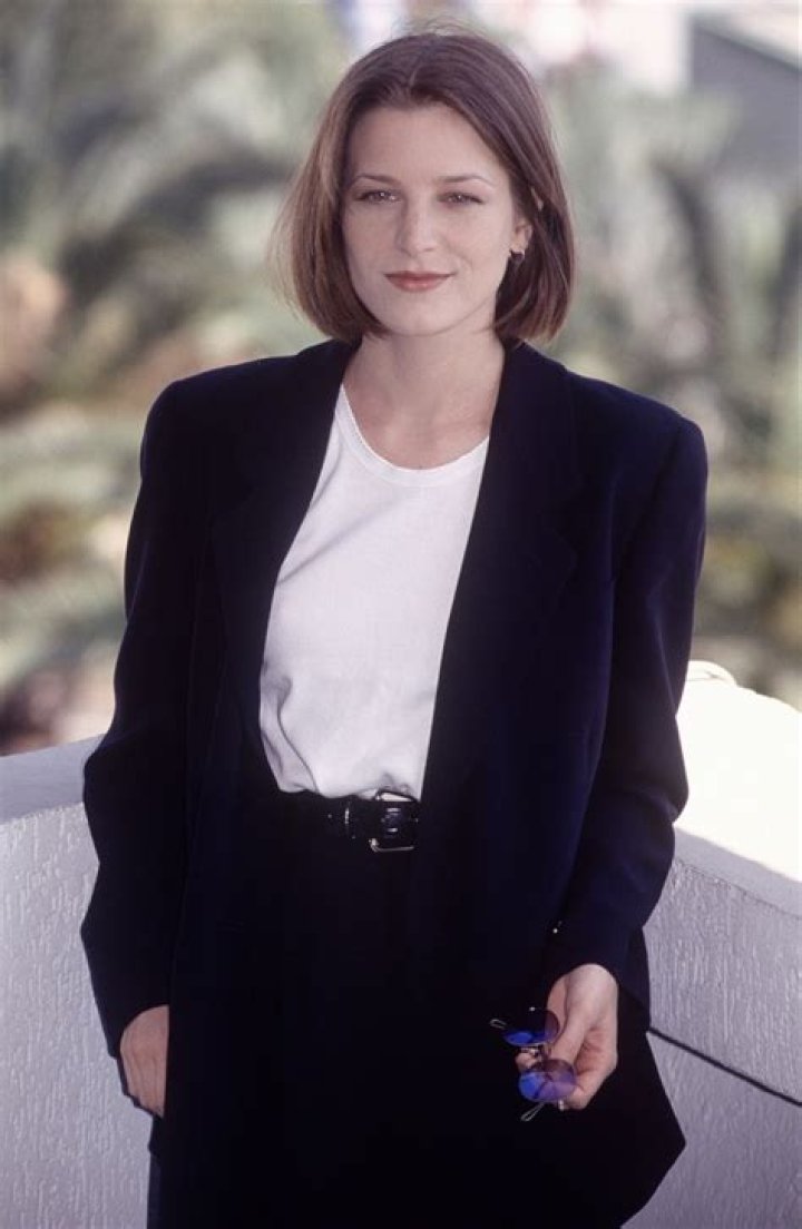 Bridget Fonda See Photos Of The 90s Actress Hollywood Life
