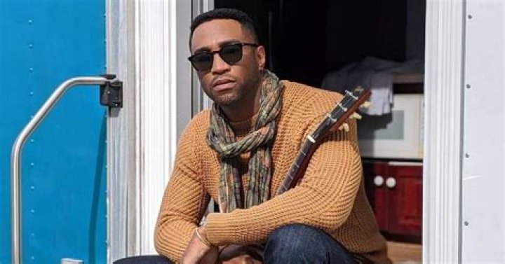 Brooks Darnell Biography, Age, Height, Girlfriend mrDustBin