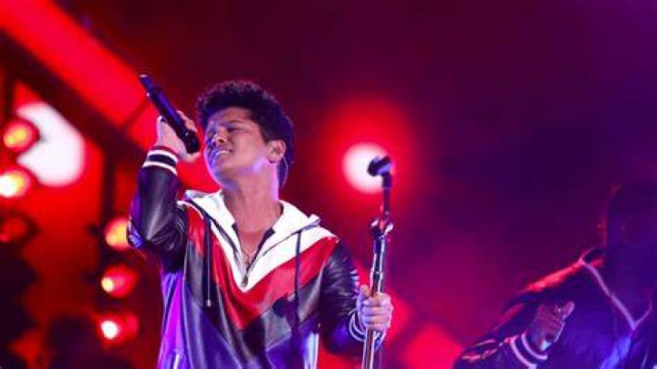 Bruno Mars Is Donating 24,000 Thanksgiving Meals To Hawaiian Families