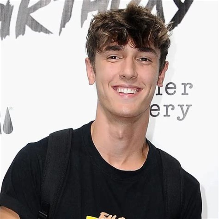 Bryce Hall Age, Bio, Birthday, Family, Net Worth National Today