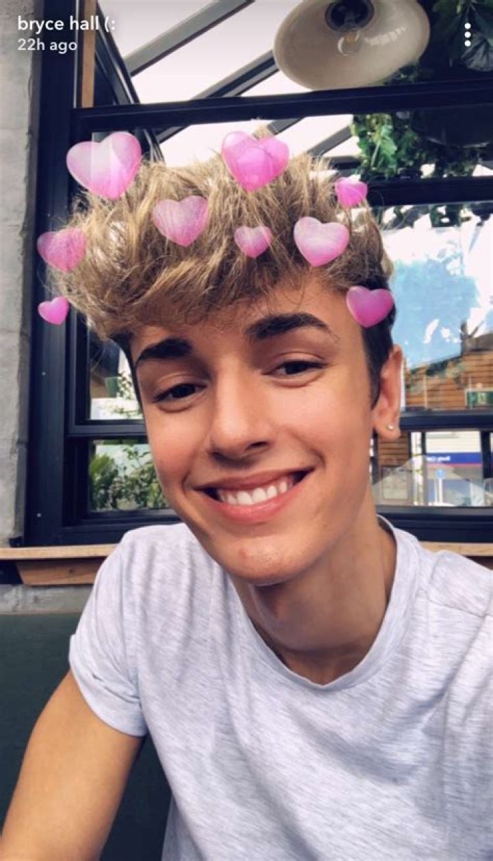 Bryce Hall Height / Bryce Hall Age, Height, Net Worth, Weight