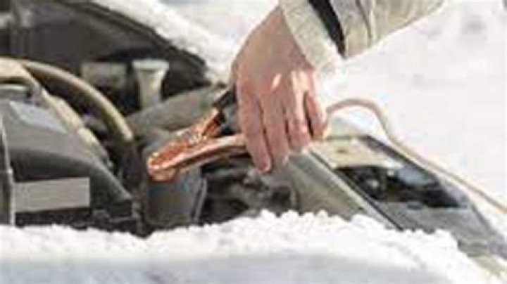 Can a low car battery affect the air conditioning? ·