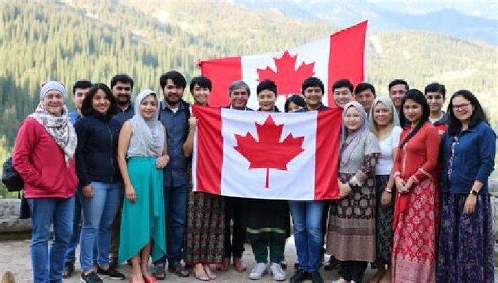 Canadian Citizen, Carmelo-maika