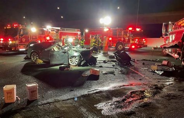 Carin Leon Accident And Injury Watch His Fall From Stage