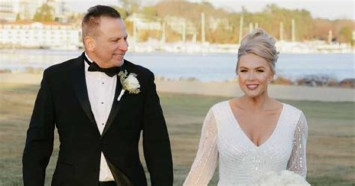 Caroline Collins KSEE24, Bio, Wiki, Age, WFMJ, Husband, Salary, and Net Worth ·