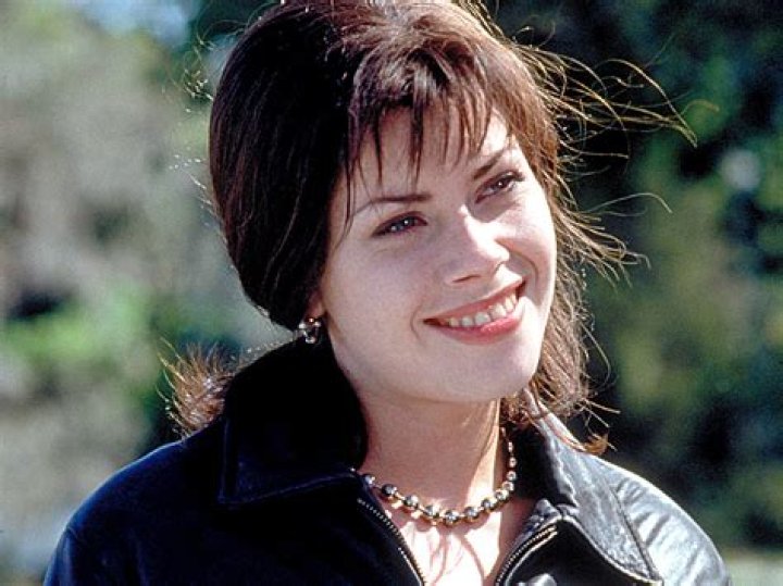 Cassandra in 'Wayne's World' 'Memba Her?!