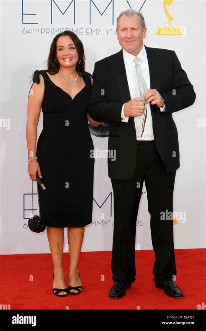 Catherine Rusoff und Ed O'Neill 64th Annual Primetime Emmy Awards im