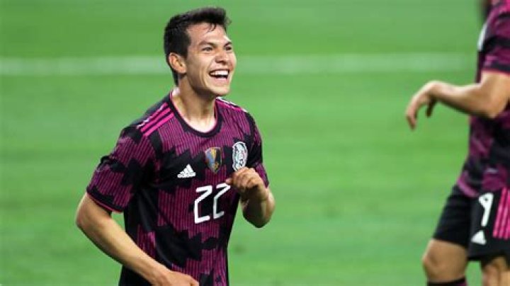 Chucky Lozano se compromete en hacer goles, si afici&oacute;n deja de gritar