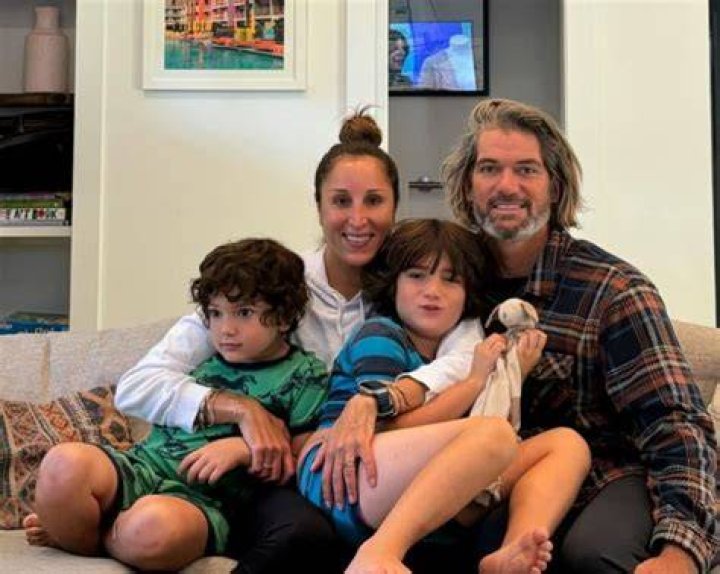 Claire Graham Bio, Wiki, Age, Height, Husband, Kids, KHQ, News Anchor, Salary and Net Worth