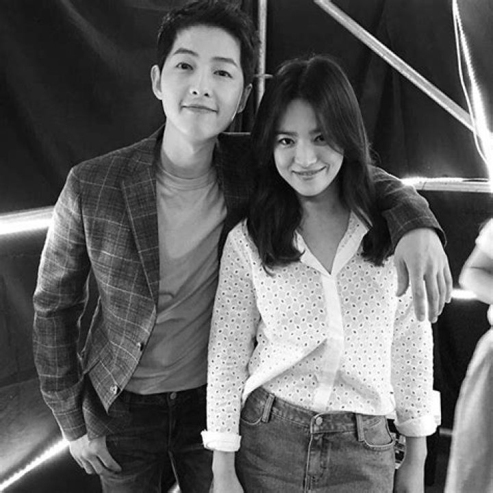 Close friend of Song Joong Ki reveals how he first started dating Song