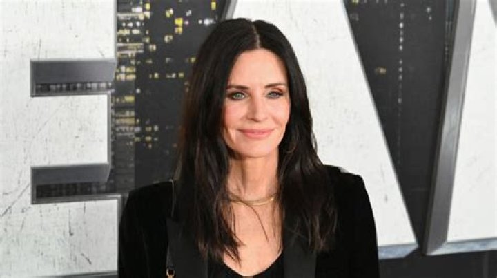Courteney Cox Pokes Fun at Kanye West Dubbing Friends &ldquo;Not Funny