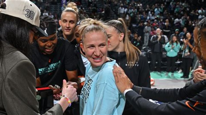 Courtney Vandersloot Worth, Awards, Spouse, Parents and Siblings