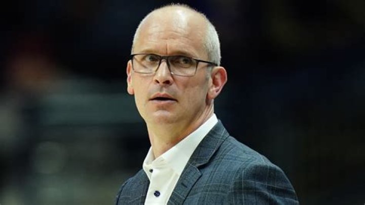 Dan Hurley's brother Bobby watches UConn advance to Elite Eight