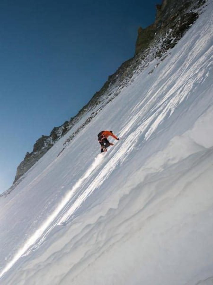 Dani Arnold escalade le Cervin plus vite que quiconque