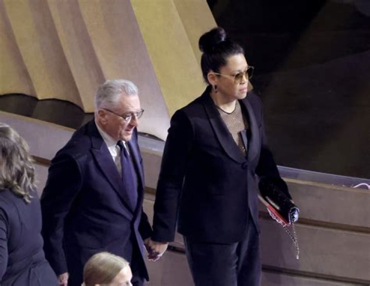 De Niro assume seus privil&eacute;gios como homem branco e lamenta o racismo