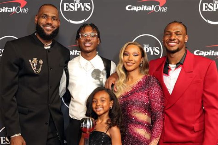 Deron Williams Parents: Who Are Byron Williams And Denise Smith? Family Details