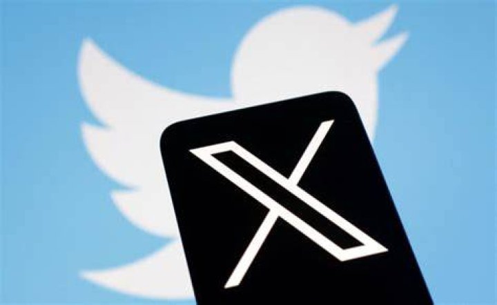 Derri&egrave;re le compte Twitter qui d&eacute;zinguait les candidats &agrave; Paris, un