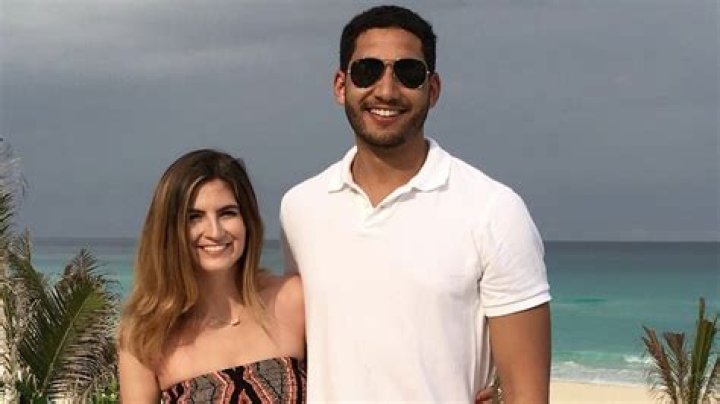Does Isabel May Have A Husband or Boyfriend? |