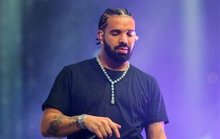 Drake's Dating History From Rihanna to Jennifer Lopez