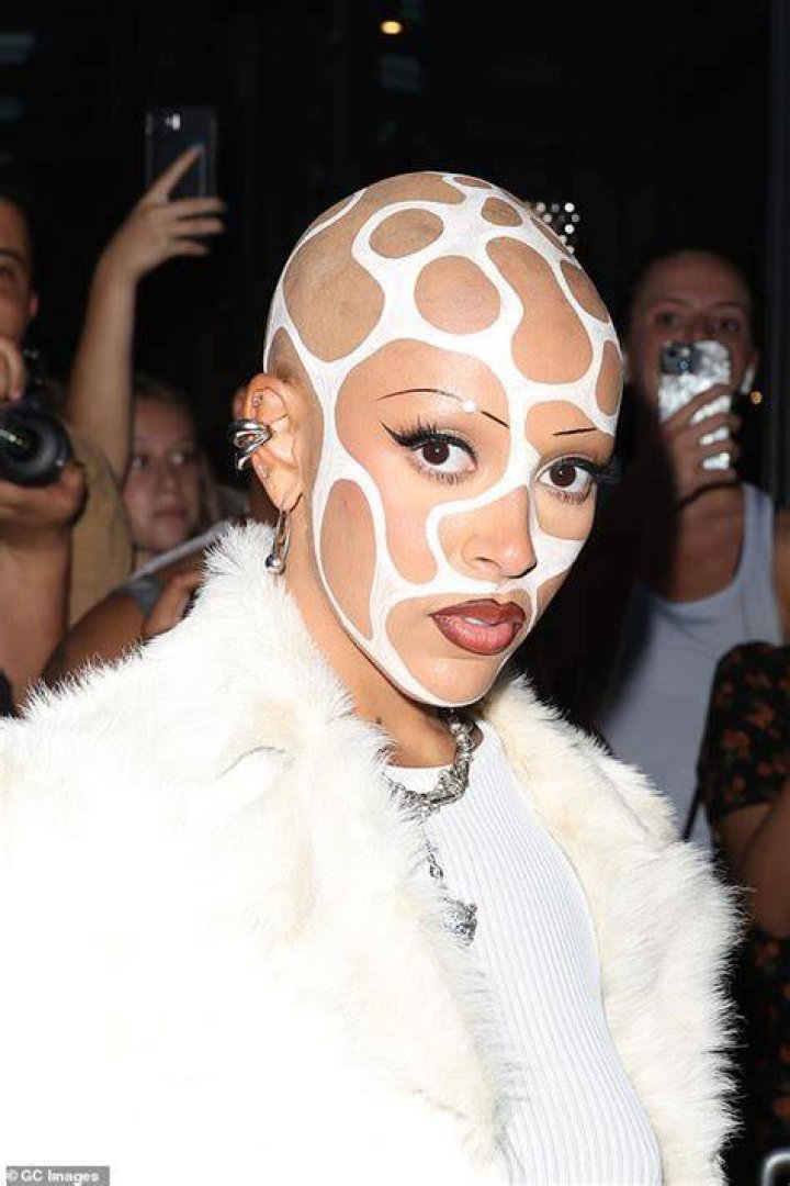 Dream Doll Shows off New Hair After A Big Chop To Help Fans Learn From