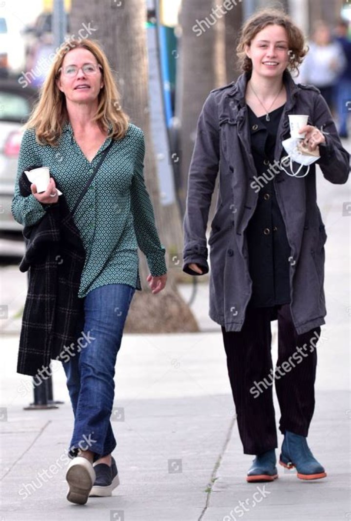 ELIZABETH SHUE and STELLA STREET GUGGENHEIM Out for Coffee in Venice 01